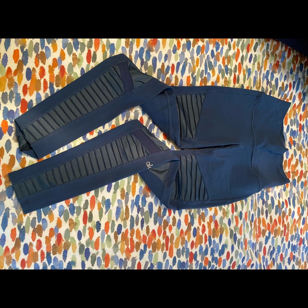 Alo Yoga Moto Leggings, size XS, Teal Blue